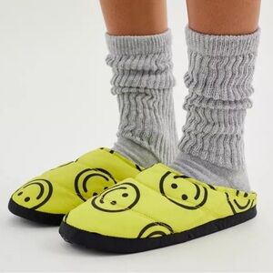 NWOT BAGGU UO Exclusive Happy Puffy Slipper Size S/M